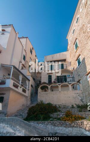 SPERLONGA, ITALIE - 28 SEPTEMBRE 2017 : rue typique du village de Sperlonga, Italie. Sperlonga est une ville côtière de la province de Latina, Ital Banque D'Images