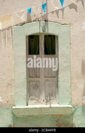Fenêtre d'une ancienne maison dans la ville minière du XIXe siècle de Mineral de Pozos, Guanajuato, Mexique Banque D'Images