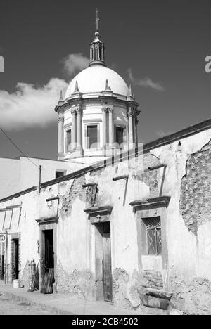 Dôme de la Parroquia San Pedro church dans le 19e siècle ville minière de Mineral de Pozos, état de Guanajuato, Mexique Banque D'Images