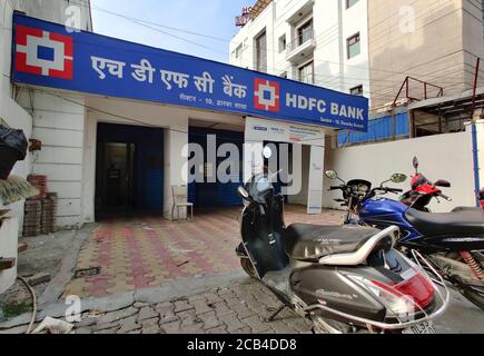 New Delhi, Inde, 2020. HDFC Bank est la plus grande entreprise privée de services bancaires et financiers indienne dont le siège social est situé à Mumbai, dans le Maharashtra Banque D'Images