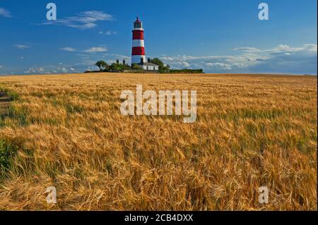 Phare de Happisburgh Norfolk, bâtiment emblématique à rayures rouges et blanches dans un ciel bleu clair d'été. Banque D'Images