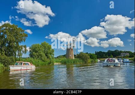 Moulin à vent TURF Fen sur les rives de la rivière Ant, Norfolk Broads, Norfolk, Angleterre Banque D'Images