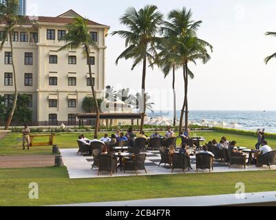 dh Galle face Hotel COLOMBO VILLE SRI LANKA Courtyard hôtels tables de cocktails en soirée Banque D'Images