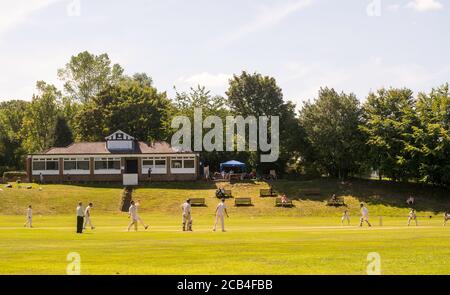 Jouer au cricket au club de cricket de Durham City, Co. Durham, Angleterre, Royaume-Uni Banque D'Images