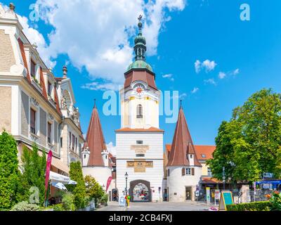 KREMS AN DER DONAU, AUTRICHE - 01 JUILLET 2019 : Steiner Gate, allemand : Steinertor. Porte d'entrée baroque de la ville de Krems an der Donau dans la vallée de Wachau, Autriche. Banque D'Images