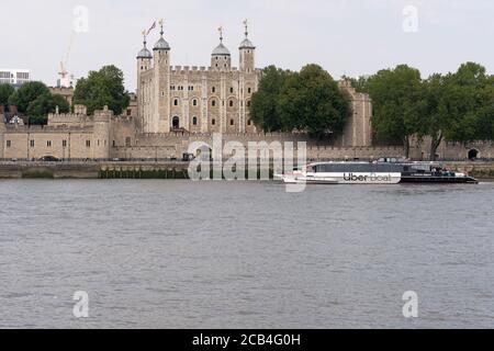 Uber Boat by Thames Clippers en service sur la rivière tamise Banque D'Images