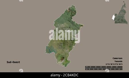 Forme du Sud-Ouest, région du Cameroun, avec sa capitale isolée sur fond solide. Échelle de distance, aperçu de la région et libellés. Imagerie satellite. 3 Banque D'Images