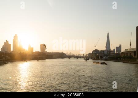 Lever de soleil sur la tamise, centre de Londres Banque D'Images
