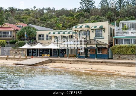 Le restaurant de fruits de mer Doyles à Watsons Bay lors d'un automne ensoleillé après-midi Banque D'Images