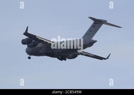 KAF342, un Boeing C-17 Globemaster III exploité par la Koweit Air Force, sur Troon à son approche de l'aéroport de Prestwick dans le Ayrshire. Banque D'Images