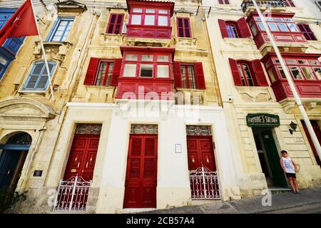 Beaux bâtiments maltais à Birgu, Malte. Banque D'Images