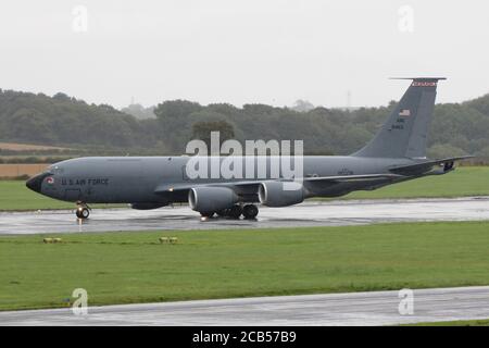 59-1463, un Boeing KC-135R Stratotanker exploité par la United States Air Force (155e ARW, Nebraska ANG), à un aéroport international humide de Prestwick. Banque D'Images