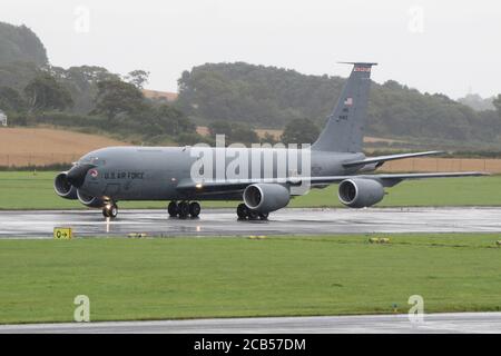 59-1463, un Boeing KC-135R Stratotanker exploité par la United States Air Force (155e ARW, Nebraska ANG), à un aéroport international humide de Prestwick. Banque D'Images