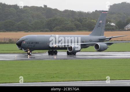 59-1463, un Boeing KC-135R Stratotanker exploité par la United States Air Force (155e ARW, Nebraska ANG), à un aéroport international humide de Prestwick. Banque D'Images