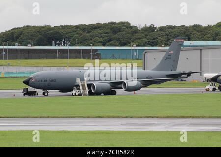 59-1463, un Boeing KC-135R Stratotanker exploité par la United States Air Force (155e ARW, Nebraska ANG), à un aéroport international humide de Prestwick. Banque D'Images