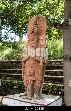 Une stela dans le musée aux ruines de la ville maya de Tonina, près d'Ocostigo, Mexique. Banque D'Images
