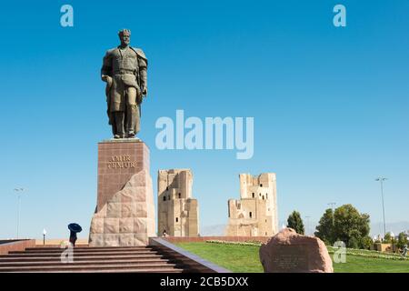 Shakhrisabz, Ouzbékistan - Statue d'Amir Timur à Shakhrisabz, Ouzbékistan. Amir Timur (1370 - 1405) est le fondateur de l'Empire timurien. Banque D'Images