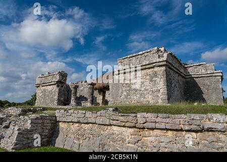 La Maison du Chultun dans les ruines de la ville maya de Tulum sur la côte de la mer des Caraïbes. Parc national de Tulum, Quintana Roo, Mexique. Il Banque D'Images