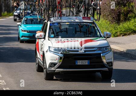 Cracovie, Pologne - 4 août 2018 : véhicule d'équipe sur la route de la course de vélo Tour de Bologne. TDP fait partie du prestigieux monde UCI Banque D'Images