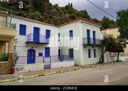Paysage urbain de Poros une petite paire d'îles grecques dans la partie sud du golfe Saronique, Grèce Banque D'Images