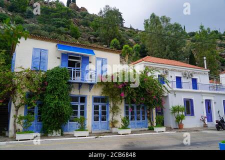 Paysage urbain de Poros une petite paire d'îles grecques dans la partie sud du golfe Saronique, Grèce Banque D'Images