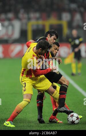 Milan, Italie , 22 OCTOBRE 2013, Stade 'G.MEAZZA SAN SIRO', Ligue des champions de l'UEFA 2013/2014, AC Milan - FC Barcelone: Gerard pique, Kaka et Dani Alves en action pendant le match Banque D'Images