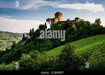 Brisighella, Ravenne, Émilie-Romagne, Italie, Europe. La forteresse médiévale. Banque D'Images