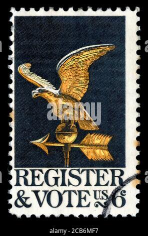 Londres, Royaume-Uni, février 19 2018 - Vintage 1968 USA a annulé le timbre-poste montrant s'inscrire et voter avec un timbre weathervane de l'aigle collectant le stock pho Banque D'Images