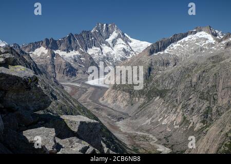 Le glacier d'Oberaare au-dessus de grimsel passe sur les alpes suisses Banque D'Images