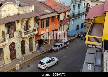 Panama City / Panama - 25 mars 2016 : vue imprenable sur le centre-ville historique de Panama City avec des bâtiments colorés Banque D'Images