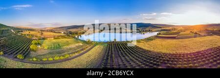 Nature avec lac et collines en Moldavie près de Balanesti Banque D'Images