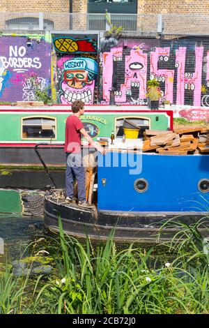 Angleterre London Stratford Park Hackney Wick graffiti pas de frontières sagesse Cash canal River Lee Lea bateau-bateau maison de barge d'eau Banque D'Images