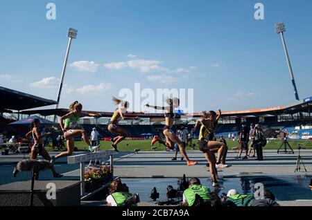 Brunswick, Allemagne. 08 août 2020. En vedette, athlètes au douve, action, 3000m obstacle femmes, sur 08.08.2020 championnats d'athlétisme allemands 2020, à partir de 08.08. - 09.08.2020 à Braunschweig/Allemagne. Â | utilisation dans le monde crédit: dpa/Alay Live News Banque D'Images