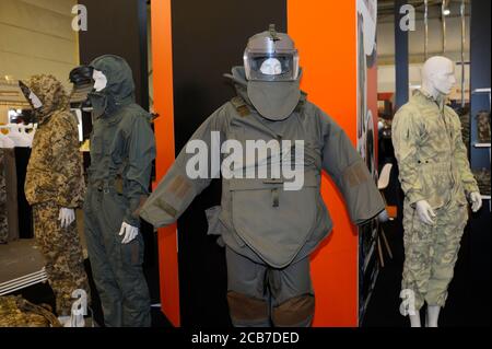 Vêtements de protection pour l'élimination de bombes et combinaisons de camions-citernes, militaires Banque D'Images