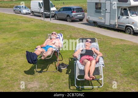 Garrylucas, Cork, Irlande. 11 août 2020. Couple retraité Gerry et Margaret Kelliher de Ballincollig appréciant le beau temps à Garrylucus, Co. Cork, Irlande.- Credit; David Creedon / Alamy Live News Banque D'Images