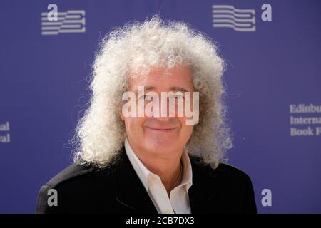 Brian May, musicien anglais, chanteur, auteur-compositeur, astrophysicien et photographe, assiste à un photocall lors des Fes du livre international d'Édimbourg Banque D'Images