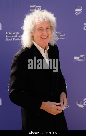 Brian May, musicien anglais, chanteur, auteur-compositeur, astrophysicien et photographe, assiste à un photocall lors des Fes du livre international d'Édimbourg Banque D'Images