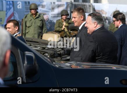 Le secrétaire d'État américain Mike Pompeo (deuxième à droite) et le ministre tchèque des Affaires étrangères Tomas Petricek (troisième à droite) visitent le musée Patton Memorial Pilsen, le 11 août 2020, à Pilsen (République tchèque). (Photo CTK/Michal Kamaryt) Banque D'Images