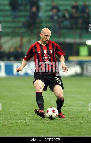 Milan Italie 23 avril 2004, Stade 'G.MEAZZA SAN SIRO', championnat de football Seria A 2004/2005, AC Milan - PC Parme : Jaap Stam en action pendant le match Banque D'Images