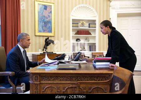 Le président Barack Obama rencontre la conseillère à la sécurité nationale Susan Rice dans le Bureau ovale le 10 2015 février Banque D'Images