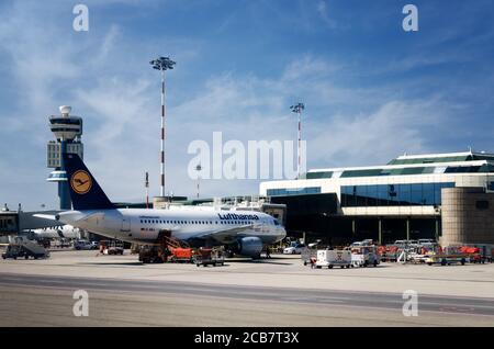 MILAN, ITALIE - 17 MAI 2017 : avion Airbus A319 de Lufthansa à l'aéroport de Malpensa (Milan, Italie) le 17 mai 2017 Banque D'Images