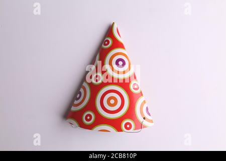 Vue de dessus d'un chapeau de fête isolé sur un fond blanc Banque D'Images