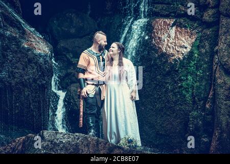 mariage viking, tournage en couple, mariage celtique, cérémonie non traditionnelle, la meilleure photo Banque D'Images