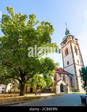 Clocher de l'église gothique Saint-Pierre et Paul dans la ville de Melnik, République tchèque Banque D'Images