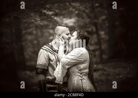 mariage viking, tournage en couple, mariage celtique, cérémonie non traditionnelle, la meilleure photo Banque D'Images