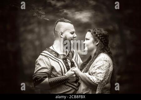 mariage viking, tournage en couple, mariage celtique, cérémonie non traditionnelle, la meilleure photo Banque D'Images