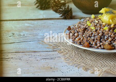 Cuisine ukrainienne traditionnelle kutya. Cuisine traditionnelle pour la veille de noël en Biélorussie, Ukraine et Pologne. Kutya de bouillie de Noël. Banque D'Images