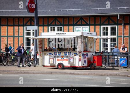 Chariot à saucisse par la gare d'Østerport à Copenhague, Danemark Banque D'Images