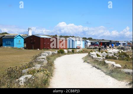 Cabanes de pêcheurs colorées à Portland Bill, sur l'île de Portland, à Dorset, Royaume-Uni Banque D'Images