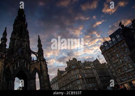 Scotts Monument et Jenners Store sur Princes Street, Édimbourg, Écosse, Royaume-Uni Banque D'Images